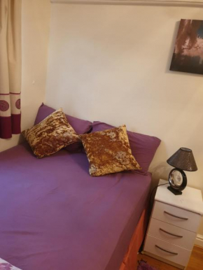 Hawkins Guest House - Private Shared Property